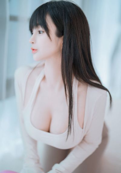 阿娇黑色镂空连衣裙_国产剧全集免费播放