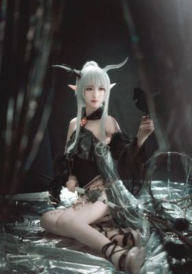 开车带美女上山打扑克的图片_清晰免费影视在线观看